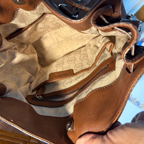 Michael Kors Brown Leather Satchel with Striped Scarf NWOT - Picture 10 of 13